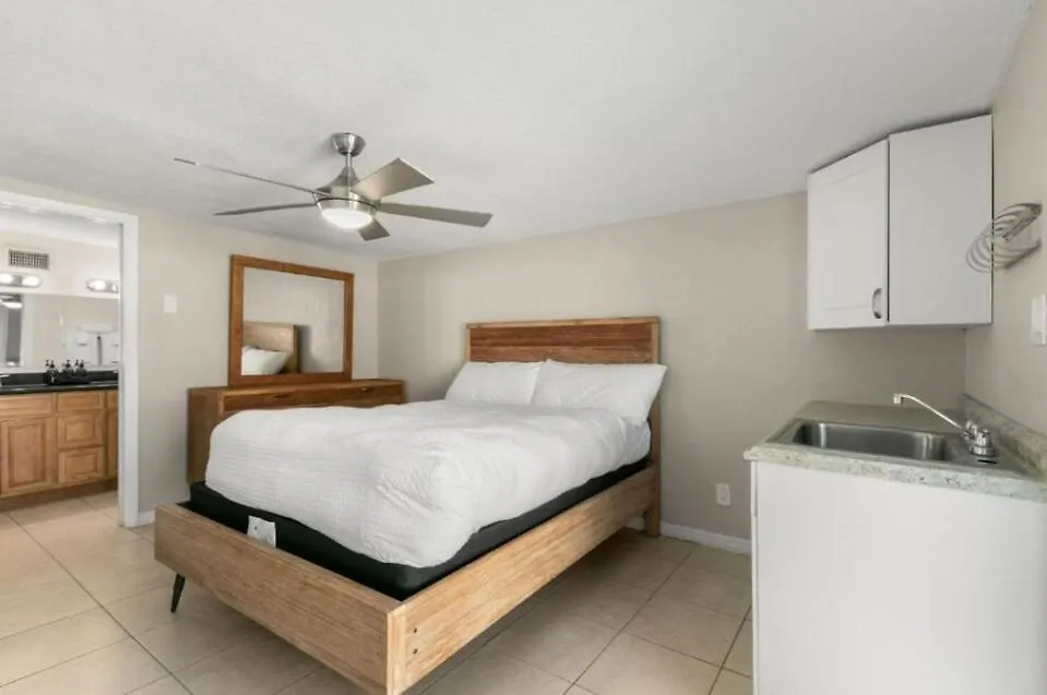 Tropical Oasis - Private Pool - Prime Location Apartment Tampa